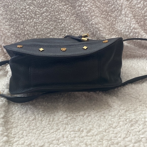 MCM small bucket crossbody bag - Picture 2 of 9